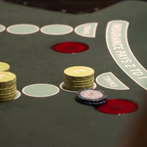 Casino Chips auf dem Tisch