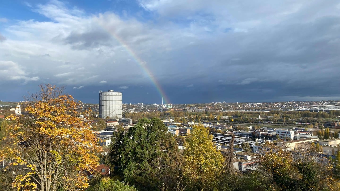 Ein Regenbogen am Himmel über Stuttgart Ost. (Foto: SWR, Luisa Bleich)
