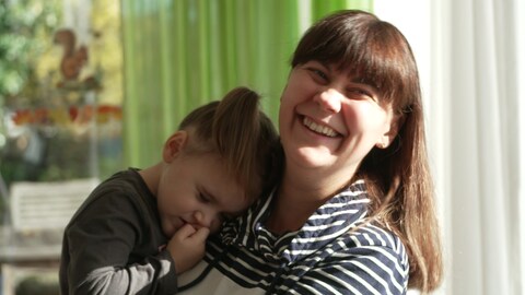 Yuana und ihre zweijährige Tochter Polina sind vor dem Krieg in der Ukraine nach Rottenburg geflüchtet (Foto: SWR)