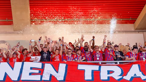Der 1. FC Heidenheim feiert die Meisterschaft der 2. Liga und somit den ersten Aufstieg in die Bundesliga in der Vereinsgeschichte (Foto: dpa Bildfunk, Picture Alliance)