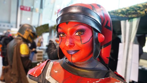 Eine Cosplayerin verkörpert auf der auf der Comicmesse "Comic Con Stuttgart" eine Twi'lek aus dem Star Wars-Universum.  (Foto: dpa Bildfunk, picture alliance/dpa/Fotoagentur-Stuttgart | Andreas Rosar)