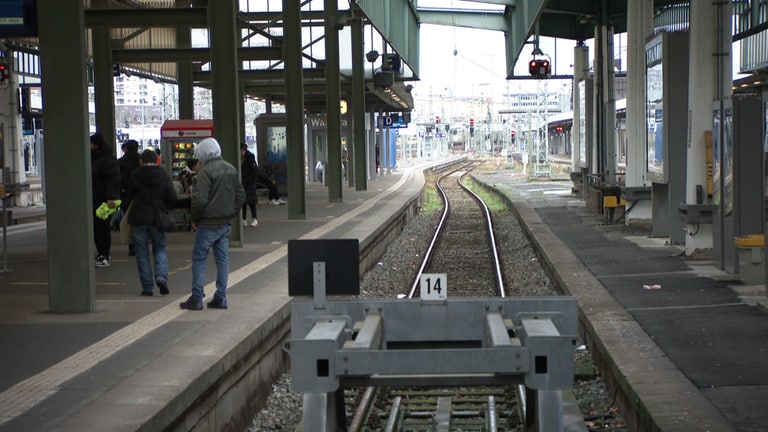 Leere Gleise am Hauptbahnhof in Stuttgart: Auch hier fahren wegen des GDL-Streiks nur Züge im Notfahrplan oder von privaten Anbietern. (Foto: SWR)