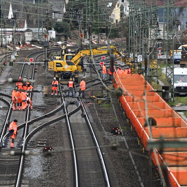 Bauarbeiten finden auf der Bahnstrecke zwischen Mannheim und Frankfurt statt.  (Foto: dpa Bildfunk, picture alliance/dpa | Arne Dedert)