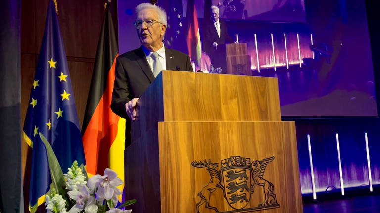 Winfried Kretschmann, Ministerpräsident von Baden-Württemberg, spricht beim Neujahrsempfang der Landesregierung in Brüssel.  (Foto: dpa Bildfunk, picture alliance/dpa | David Nau)