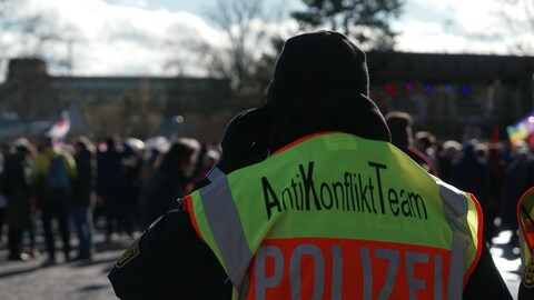 Das Anti-Konflikt-Team der Polizei bei einer Demo in Rottweil.