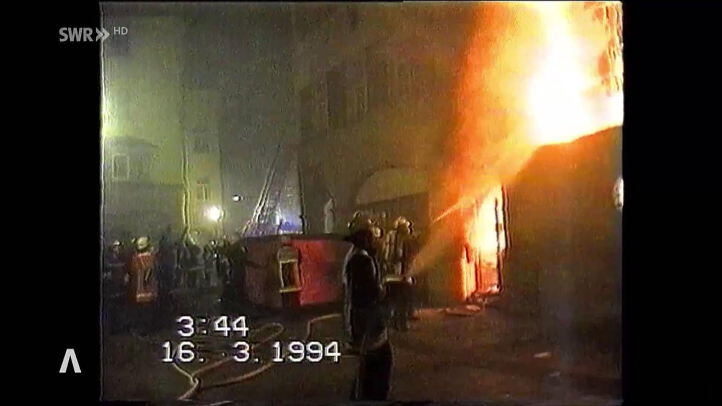 Originalaufnahme aus der Brandnacht in der Stuttgarter Geißstraße vor 30 Jahren (Foto: SWR)
