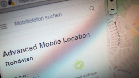 Auf einem Bildschirm in einer Zentralen Leitstelle wird das Ortungssystems AML (Advanced Mobile Location) angezeigt. (Foto: dpa Bildfunk, picture alliance/dpa | Frank Rumpenhorst (Archiv))