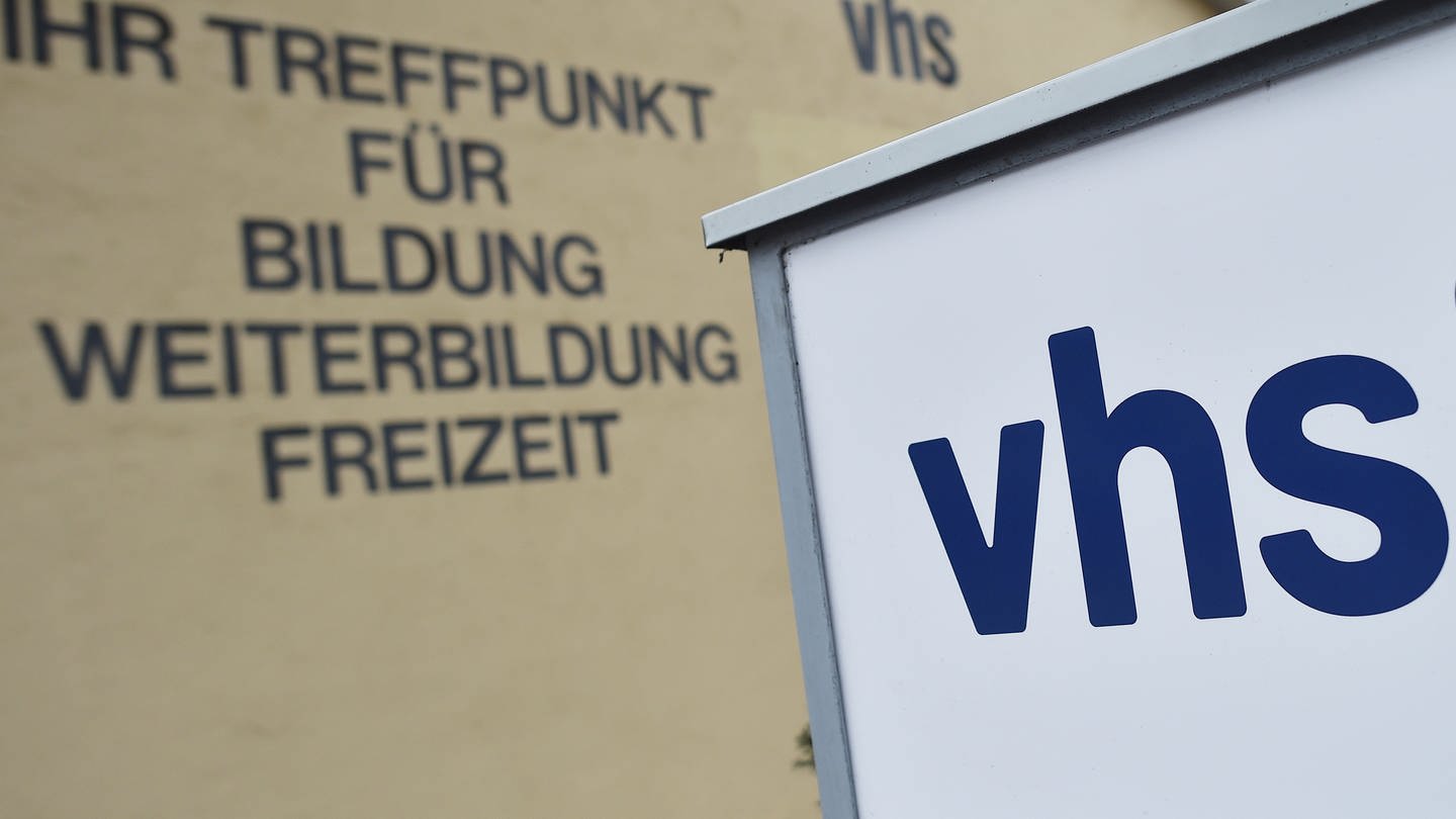 VHS-Logo (Foto: dpa Bildfunk, Picture Alliance)