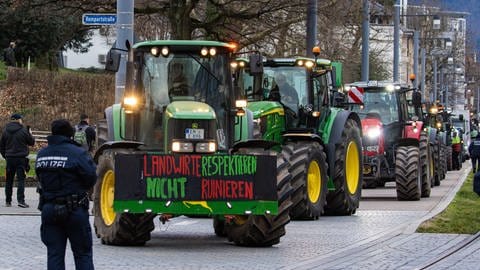 Bauernprotest mit Traktoren in Baden-Württemberg (Teaserbild für BW-Trend Januar 2024, der Umfrage zur Landespolitik)