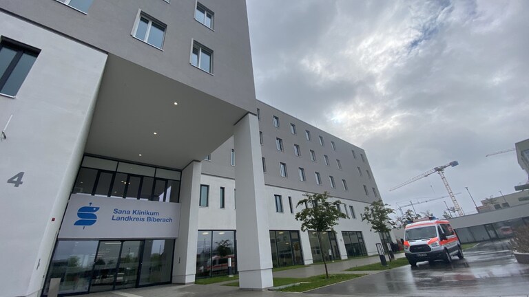 Der Eingang des neuen Sana Klinikums- (Foto: SWR, Langwald, Thorben)