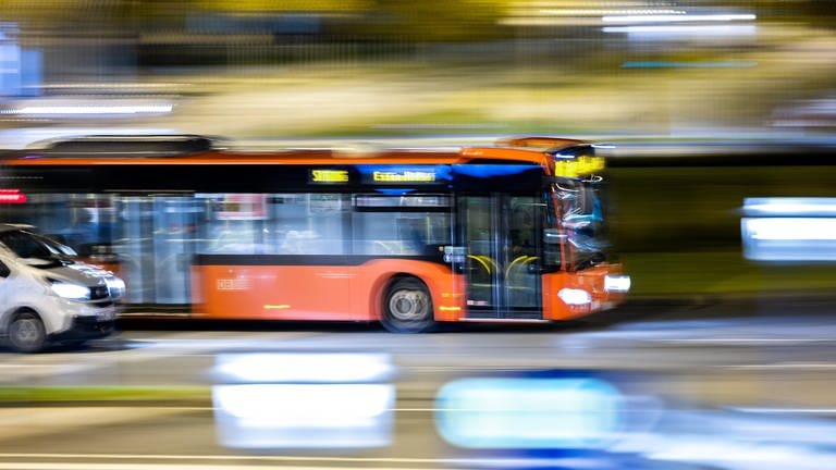 Fünf neue Buslinien: Der Landkreis Ravensburg hat zu Jahresbeginn den Regionalbusverkehr ausgebaut.  (Foto: dpa Bildfunk, picture alliance/Marcel Kusch (Symbolbild))