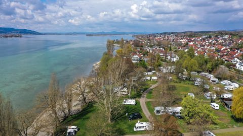 Die Hotels und Campingplätze rund um den Bodensee sind an Ostern überwiegend ausgebucht. Das Bild zeigt den Campingplatz am See in Allensbach.  (Foto: dpa Bildfunk, picture alliance/dpa/Felix Kästle)