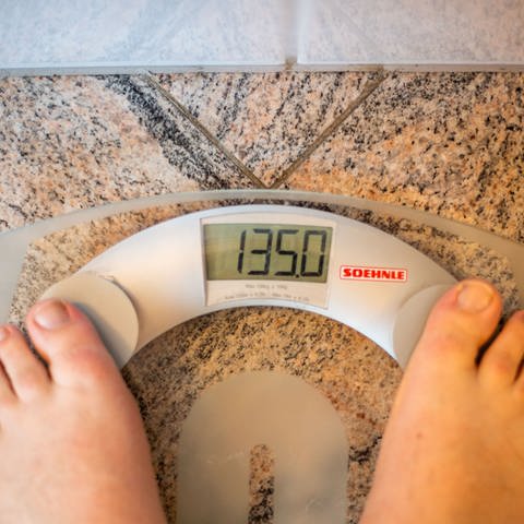 Laut Robert Koch-Institut sind in Deutschland Zwei Drittel der Männer und rund die Hälfte der Frauen übergewichtig. (Foto: dpa Bildfunk, Lino Mirgeler (Symbolbild))