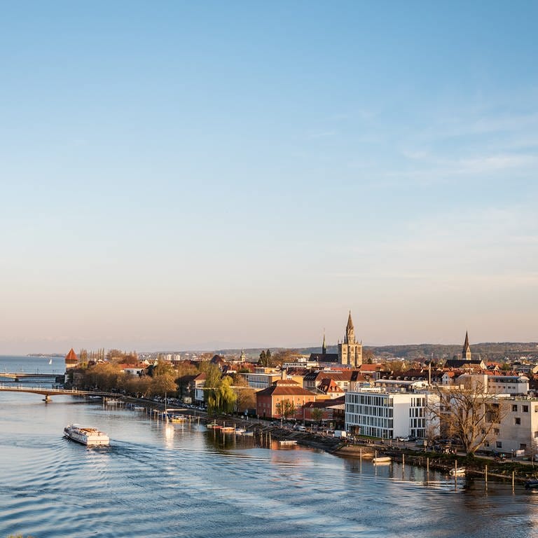 Blick auf den Seerhein und die Stadt Konstanz (Foto: Pressestelle, Marketing und Tourismus Konstanz GmbH / Dagmar Schwelle )