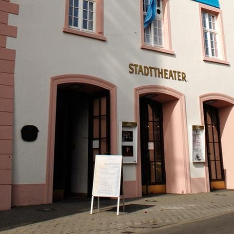 Das Gebäude des Theaters Konstanz mit dem Schriftzug "Stadttheater". (Foto: SWR, (Pressestelle) - Stadttheater Konstanz)