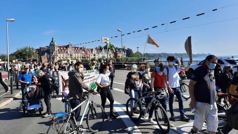 Klimaaktivisten gehen bei einer Demonstration durch Konstanz (Foto: SWR, Stefanie Baumann)