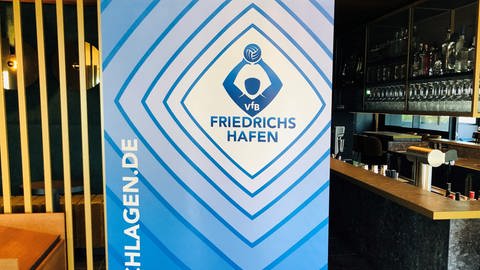 Der VfB Friedrichshafen hat sein neues Logo präsentiert. (Foto: SWR, Moritz Kluthe)