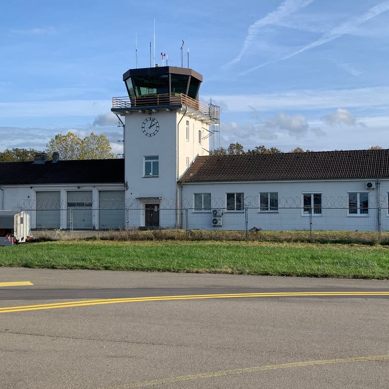 Der Tower am Bodensee-Airport (Foto: Pressestelle, Bodensee-Airport)
