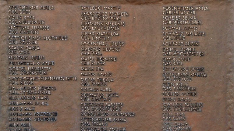 Gedenktafel mit Namen von jüdischen Opfern des Nationalsozialismus (Foto: Pressestelle, Stadt Laupheim)