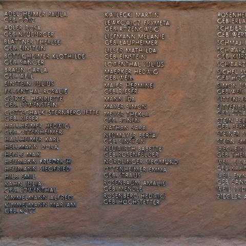 Gedenktafel mit Namen von jüdischen Opfern des Nationalsozialismus (Foto: Pressestelle, Stadt Laupheim)