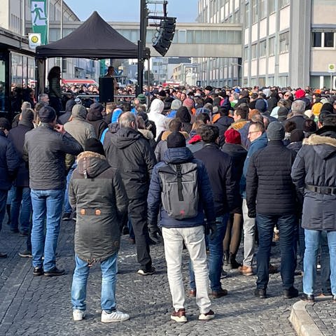 Menschenansammlung bei RRPS in Friedrichshafen (Foto: SWR, Karin Wehrheim)