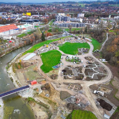 Blick von oben auf die Bauarbeiten am Landesgartenschaugelände in Wangen (Foto: dpa Bildfunk, picture alliance/dpa | Felix Kästle)