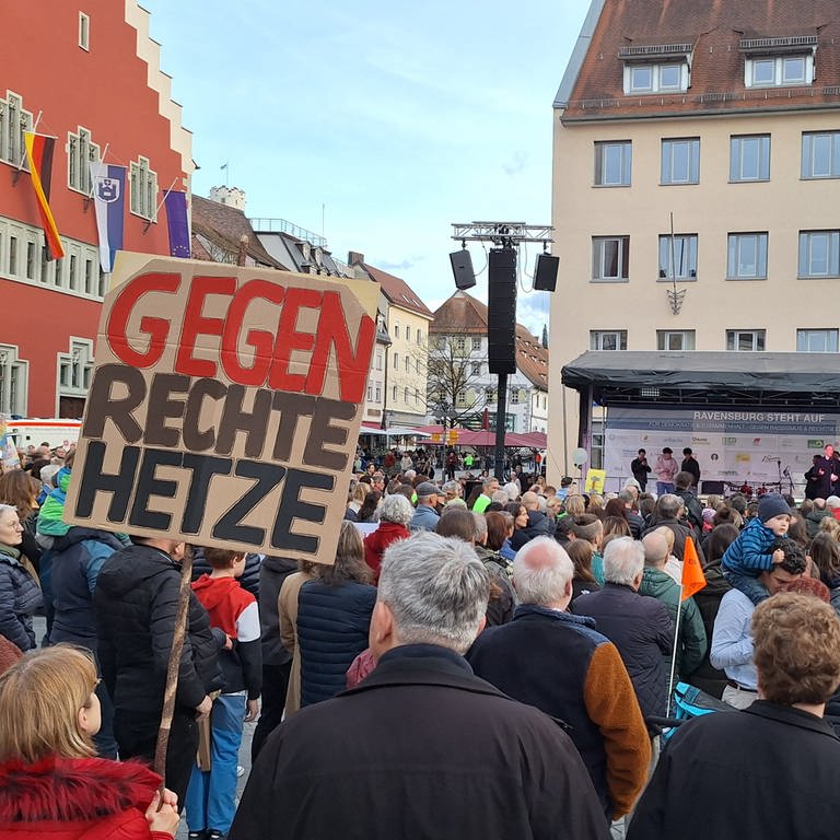 Rund 4.000 Menschen bei Demo in Ravensburg (Foto: SWR, Dirk Polzin)