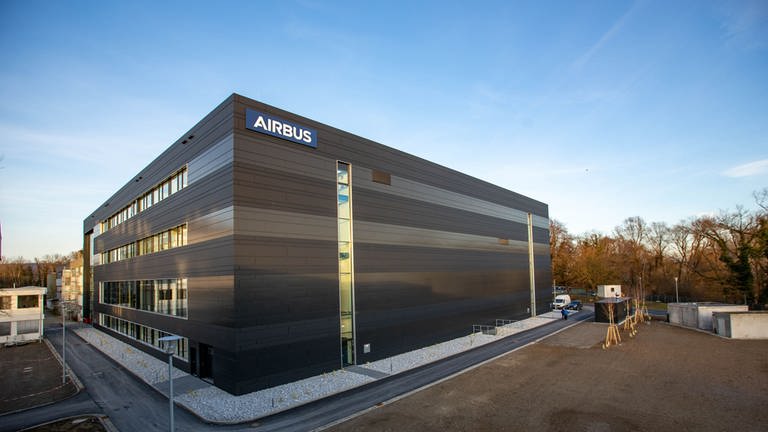 Das neue Entwicklungszentrum bei Airbus in Immenstaad für Satelliten. (Foto: Pressestelle, Airbus Defence and Space)