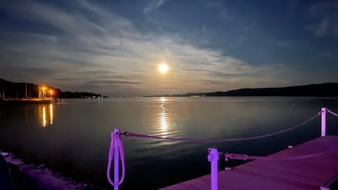 Der "Supermond" war in der Nacht zum Mittwoch auch über dem Bodensee zu sehen (Foto: SWR, Alfred Knödler)