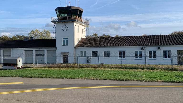 Der Tower am Bodensee-Airport (Foto: Pressestelle, Bodensee-Airport)
