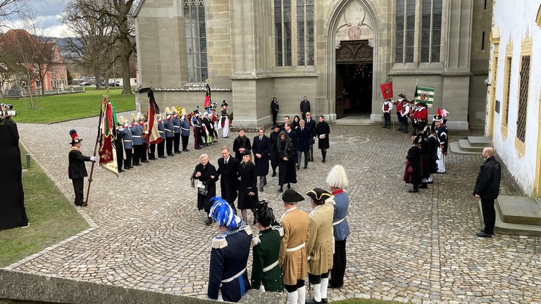 Auszug der Trauergäste aus dem Münster in Salem. (Foto: SWR)