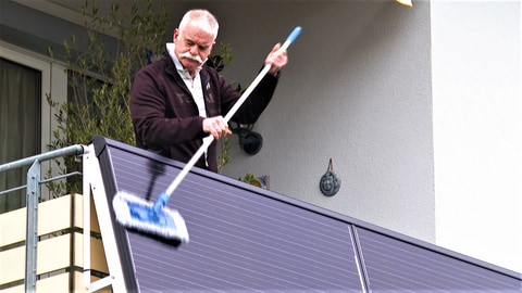 Photovoltaikanlage am Balkon (Foto: SWR)