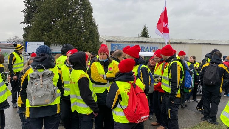 Postbeschäftigte beim Warnstreik der Gewerkschaft ver.di (Foto: SWR, Marion Kynaß)