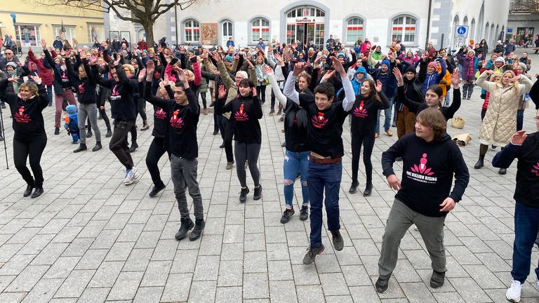 Flashmob One Billion Rising in Ravensburg (Foto: SWR, Bernhard Hentschel)