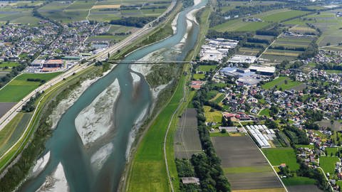Rhein in Vorarlberg von oben (Foto: SWR)
