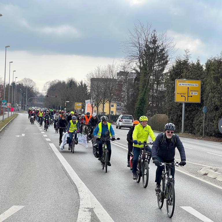 Mehrere hundert Teilnehmer bei Rad-Demo für Rad-Schnellweg in Oberschwaben. (Foto: SWR, Martina Meisenberg)