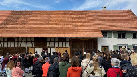 Im Bauernhaus-Museum in Wolfegg ist Saisoneröffnung gefeiert worden - mit einem neuen Bauernhaus, dem Hof Beck aus Taldorf. (Foto: SWR, Marion Kynass)