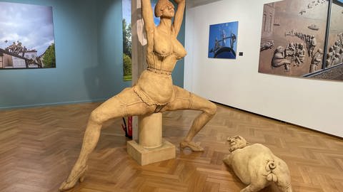 Skulptur von Peter lenk in Überlinger Ausstellung (Foto: SWR, Corinna Scheller)