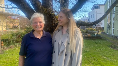 Ulla Neumann aus Bermatingen und Enkelin Laura (Foto: SWR, Tina Löschner)