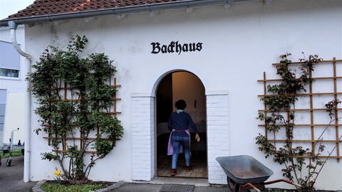 Backen im Backhaus Wolfratsweiler (Foto: SWR)