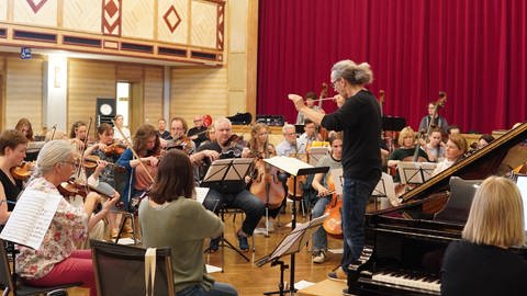 In der Stadthalle in Wangen probt das Orchester (Foto: SWR, Thorben Langwald)