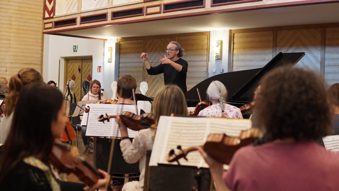 In der Stadthalle in Wangen probt das Orchester (Foto: SWR, Thorben Langwald)