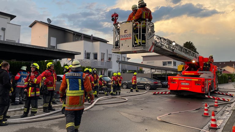 Feuerwehr löscht Dachbrand in Amtzell (Foto: SWR, Wolfgang Wanner)
