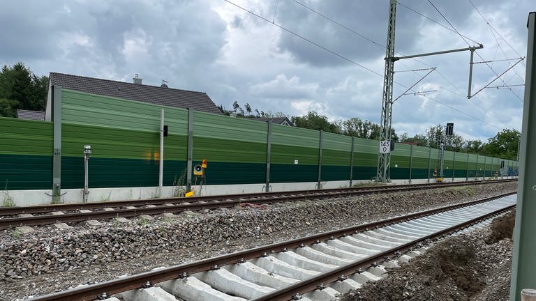Laute Sirenen wegen Bahnbauarbeiten stören Anwohner, Touristen und Gastgeber rund um Lindau.