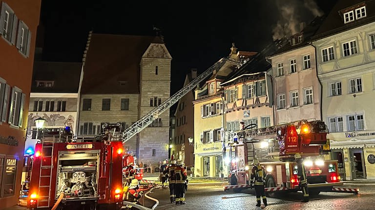 Die Feuerwehr war bei einem Großbrand in der Altstadt von Überlingen im Einsatz. (Foto: dpa Bildfunk, picture alliance/dpa/David Pichler )