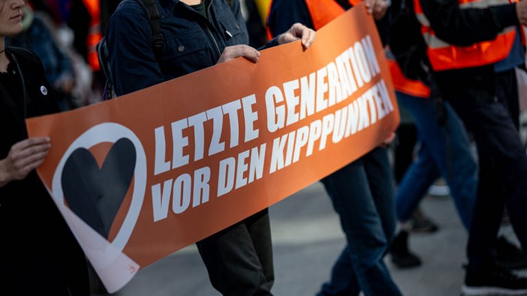 Demonstration von Klimaaktivisten der Organisation "Letzte Generation". (Foto: dpa Bildfunk, picture alliance/dpa/Fabian Sommer (Symbolbild))