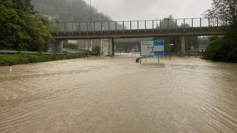 In Vorarlberg wurden Straßen wie hier bei Wolfurt überflutet.