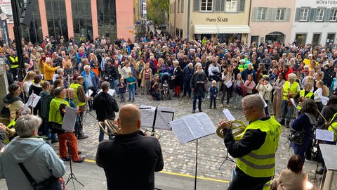 Kundgebung gegen Streichungen bei Kultureinrichtungen in Konstanz.