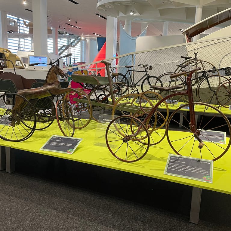 Originale Kinderfahrzeuge der vergangenen 200 Jahre sind derzeit im Erwin Hymer Museum in Bad Waldsee zu sehen. 