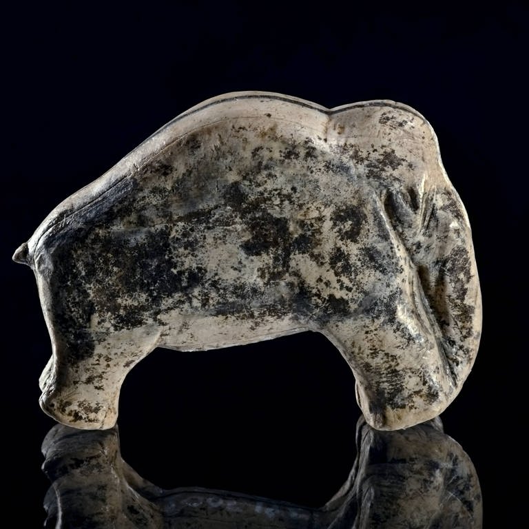 Mammut in Großformat : Steinzeitfiguren im Archäologischen Landesmuseum